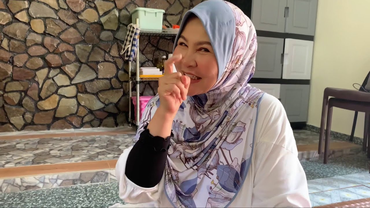 Meja tumbang kerana roti kopi