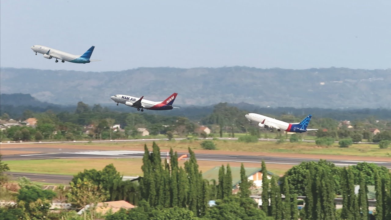 Nonton Pesawat Terbang Saat Take Off di Bandara Adisucipto Jogja. Plane Spotting Indonesian Airport