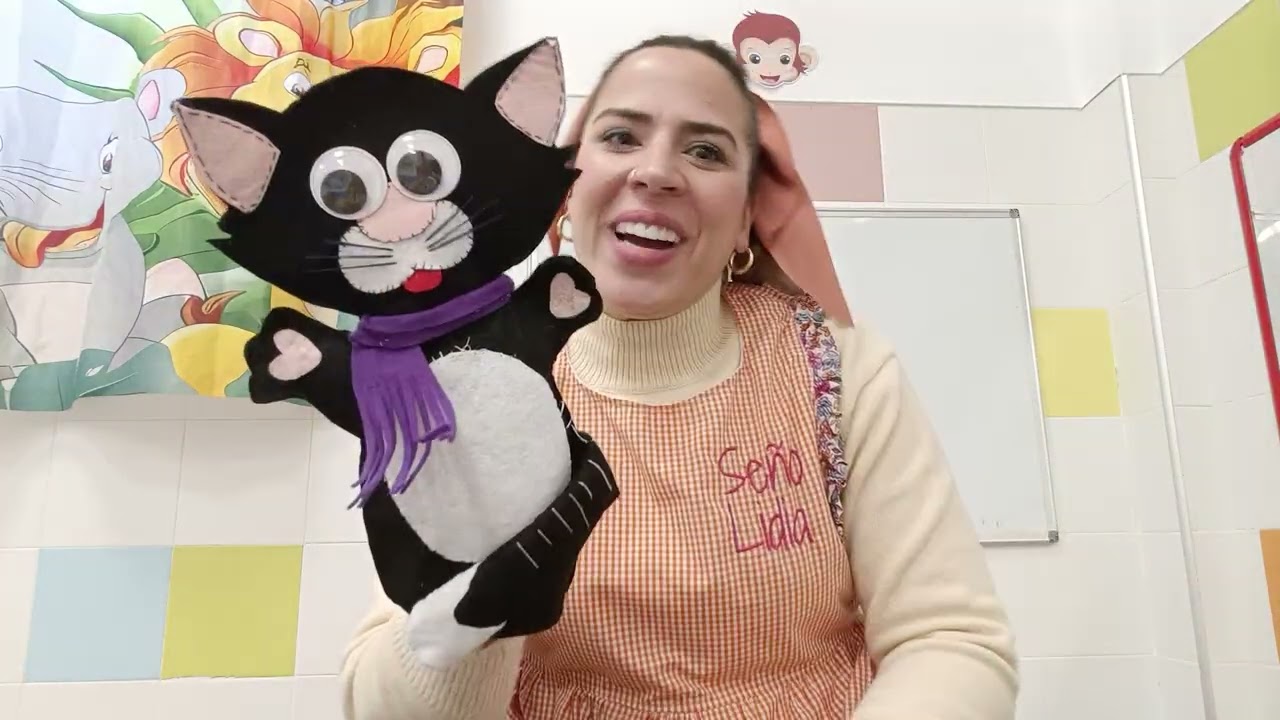Canción de los ratoncitos y el gato negro bailando el Twist