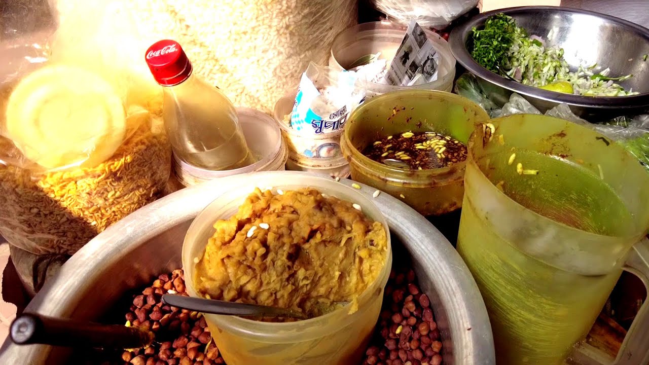 Special Chickpea Jhal Muri with Ghugni Muri - বুট মুড়ি ? Bangladeshi Street Food ||
