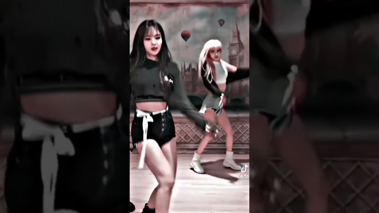so this new girl is so hot name is ros&egrave; #hayeasong #eyesonme #mansae #kazzmagazine