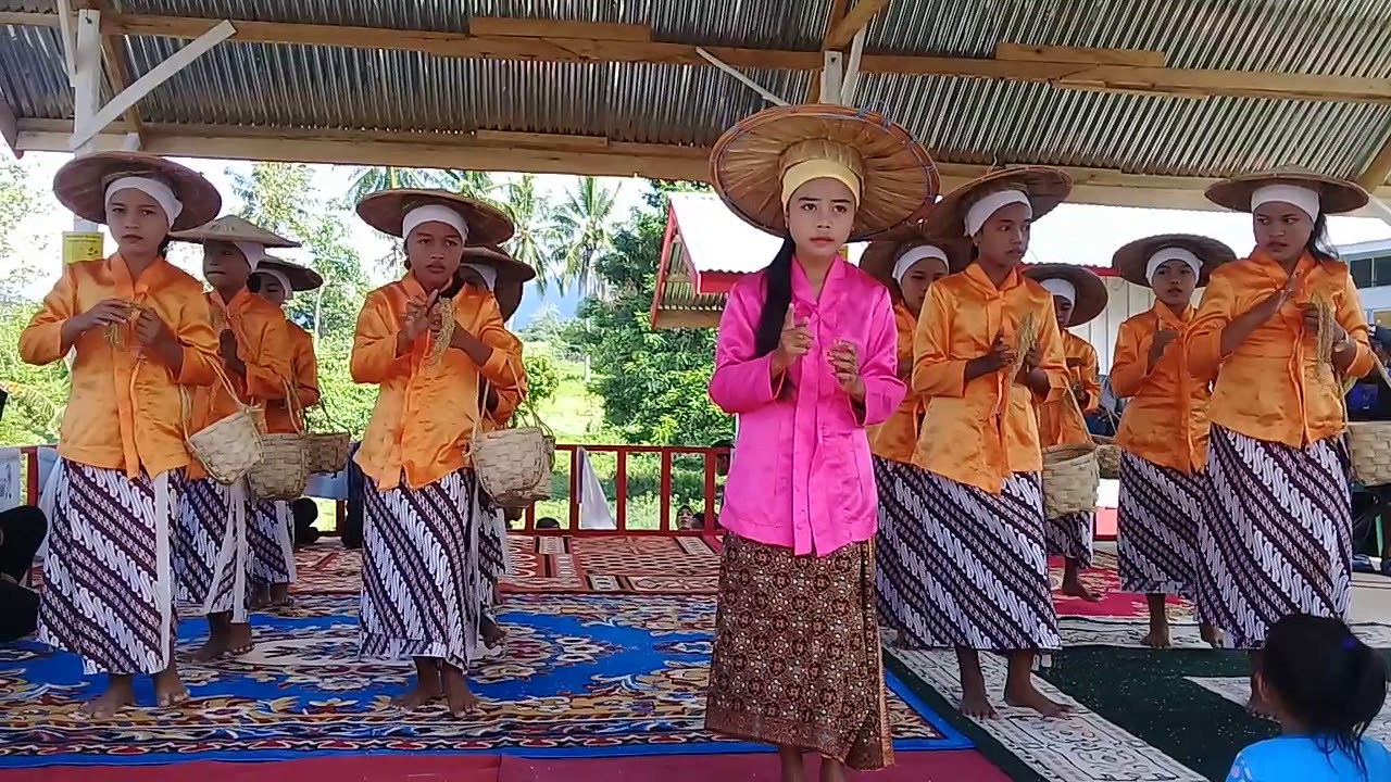 Tari PAMONTE Oleh anak-anak Desa BALUASE - kec.Dolo Sletan - kab.SIGI