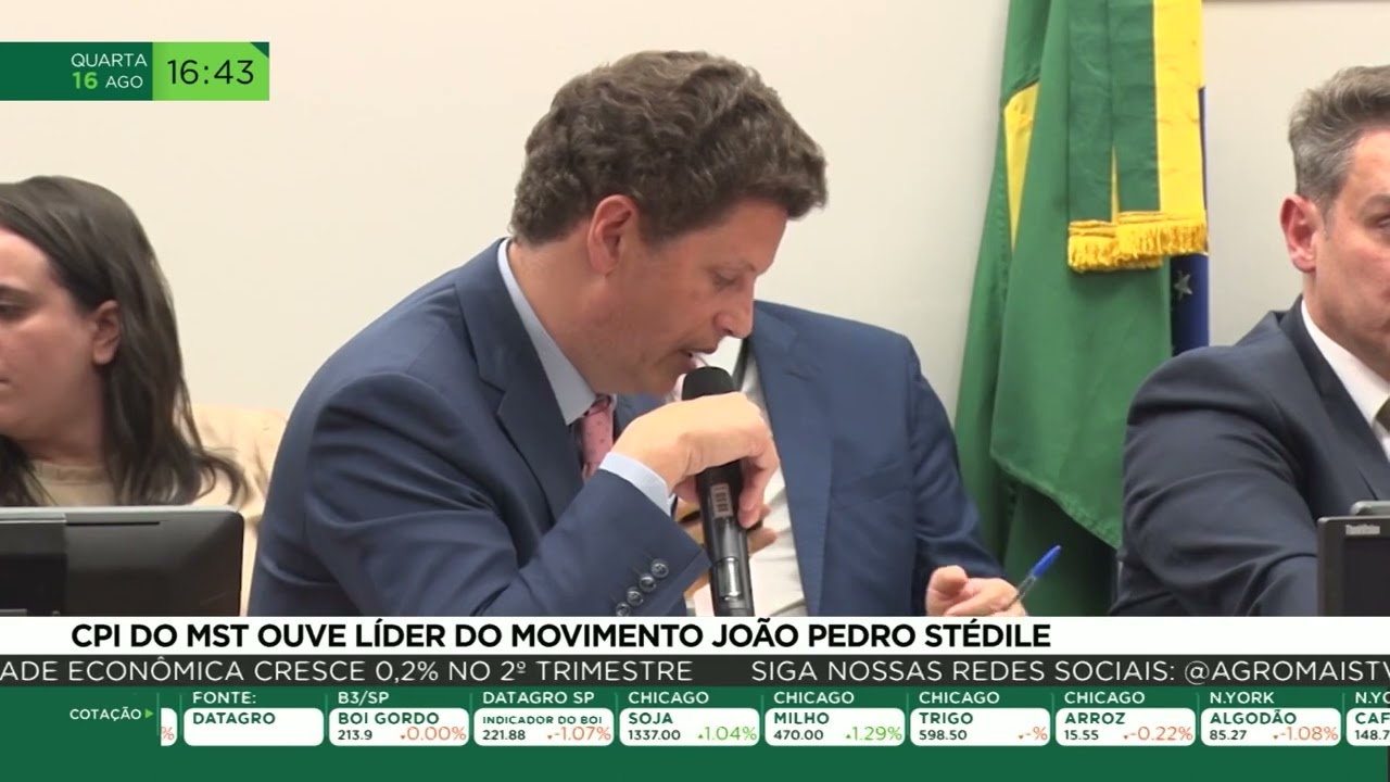 CPI do MST ouve l&iacute;der do movimento Jo&atilde;o Pedro St&eacute;dile