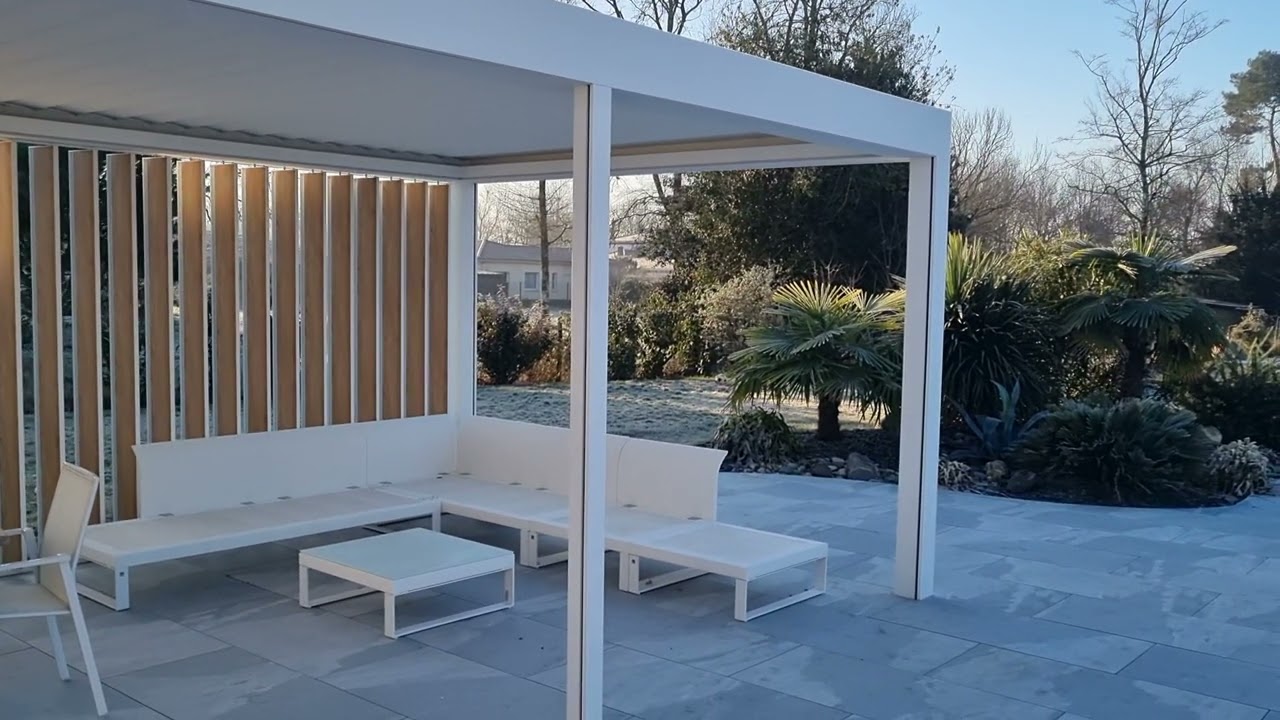 notre pergola bioclimatique avec mur pivotant en bois