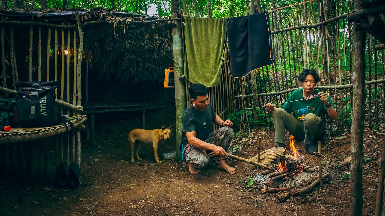 ใช้ชีวิตในป่า บ้านฮอบบิท 3 วัน วางกับดัก สร้างบ่อเก็บน้ำ เตรียมรับฤดูฝน เจอโพรงน่าสงสัย!!