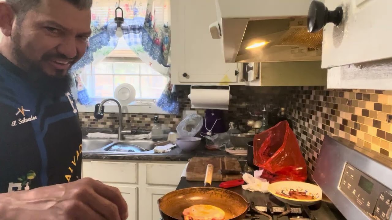 preparando unas ricas chuletas ahumadas con arroz