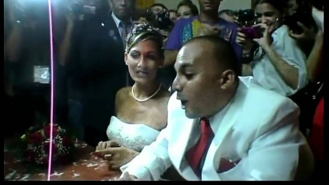 Cuba celebrates its first gay wedding in style
