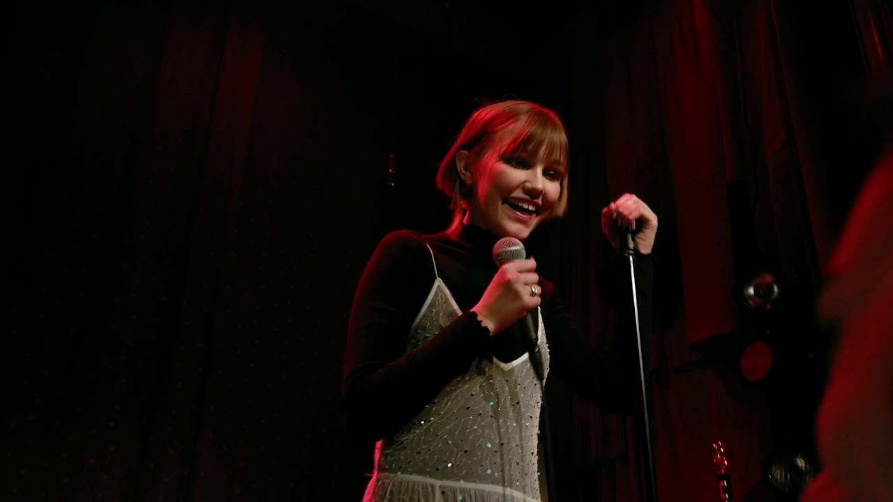 Grace VanderWaal (live)- Valerie cover, microphone trouble, Q&A, You'll Get Bored- NYC