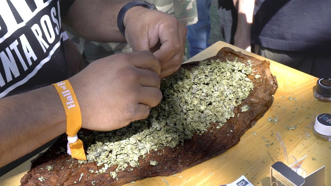 ROLLING & SMOKING A 3OZ BLUNT AT HALL OF FLOWERS 2018