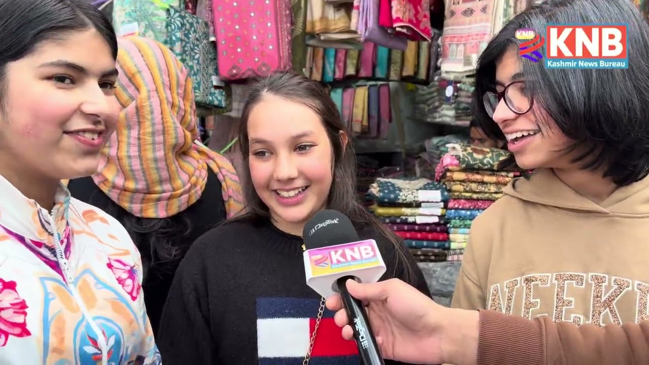Srinagar Markets Abuzz with Shoppers Ahead of Eid Iftiyar