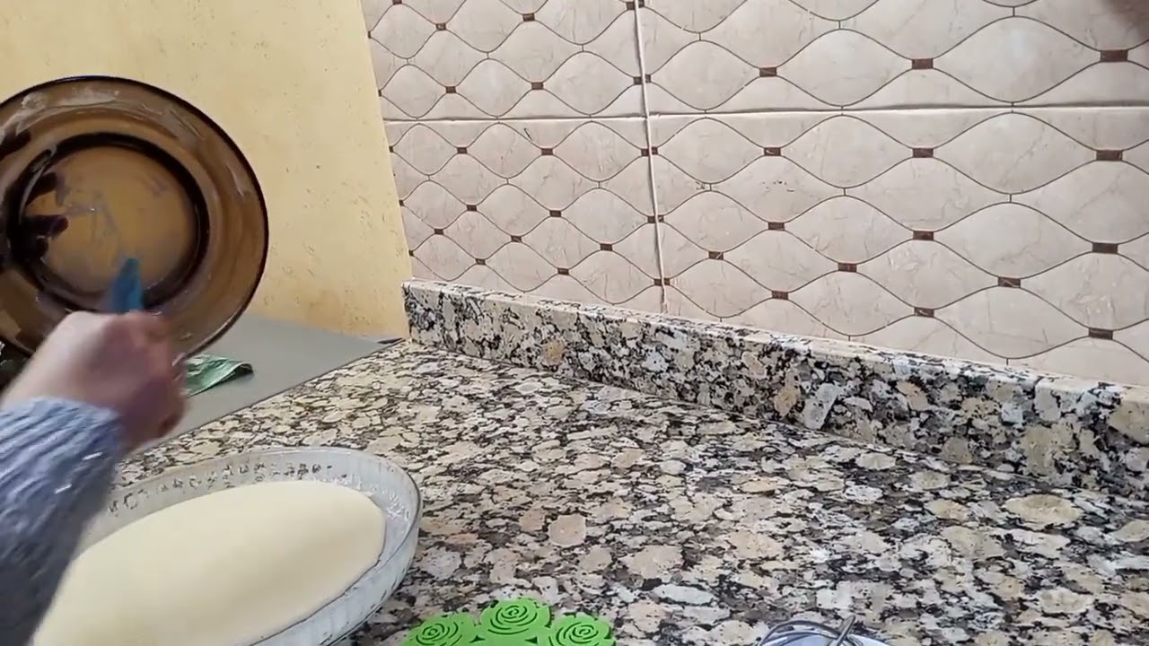 كيك الطبقات بالفواكه اتمنى الاشتراك بالقناة فضلا ليس أمرا😘😘😘