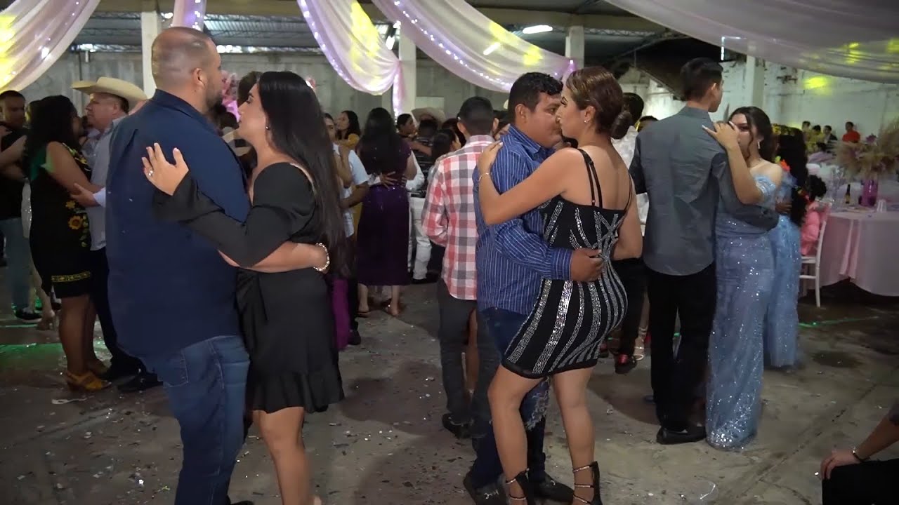 SE LLENÓ LA PISTA DE BAILE EN TIERRA CALIENTE GUERRERO