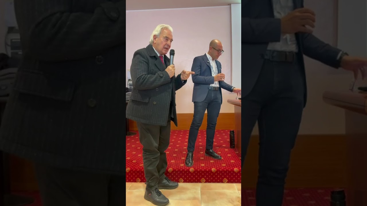 Andrea Buono, proprietario dello storio negozio d’abbigliamento Buono”