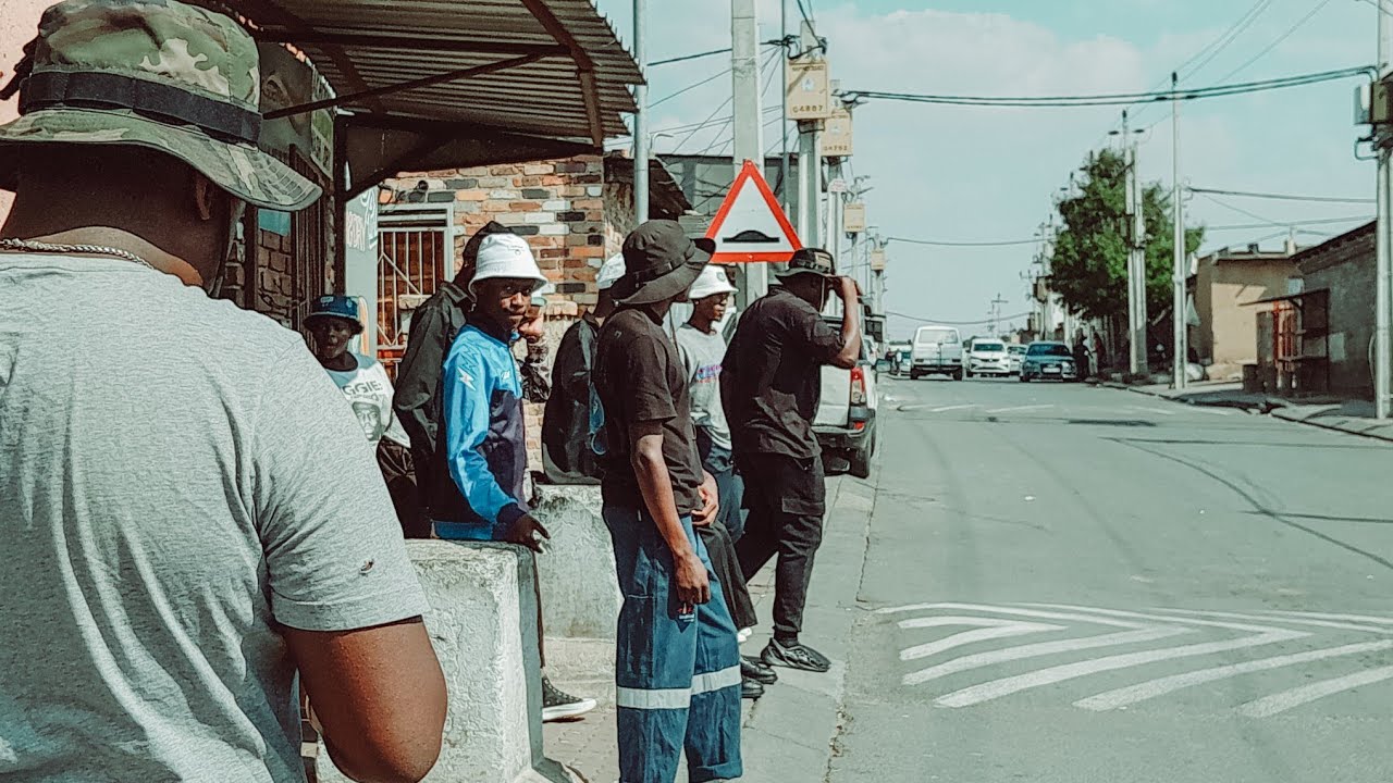 Meneer Holtz x Mish Mellow - Vula Vala (feat. RS6 & Man P 702) [Official Music Video]