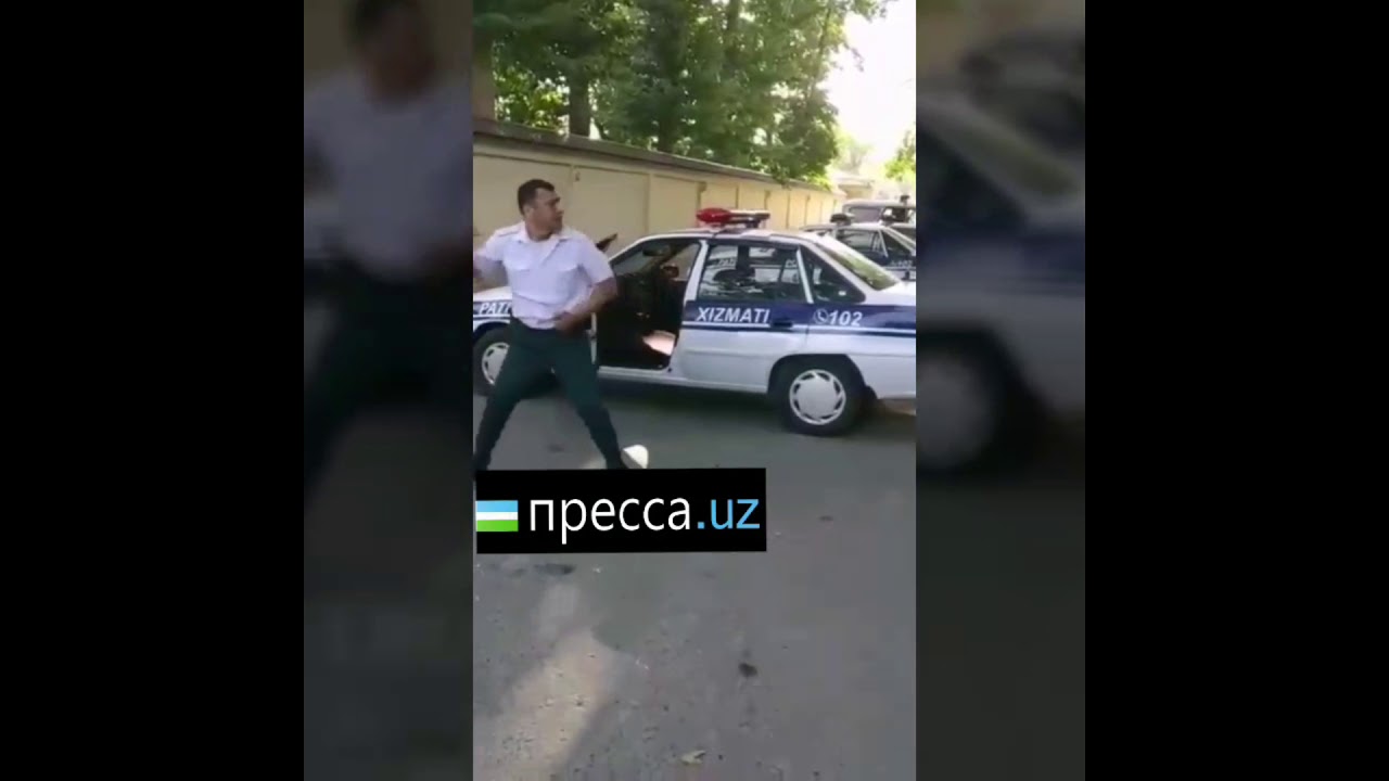 Узбекистан Ташкент милиционер жжет