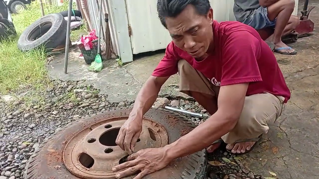 proses penambalan ban truk dam @RamiinRamiin-nu9wm#automobile
