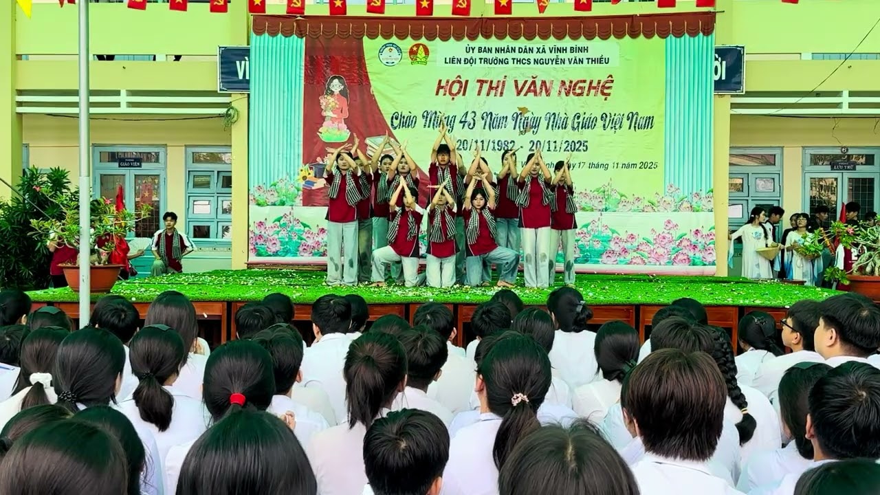 LỚP 9/5 - Nhảy Mashup Vũ Nông Dân- Khúc Ca Vàng - Người Việt