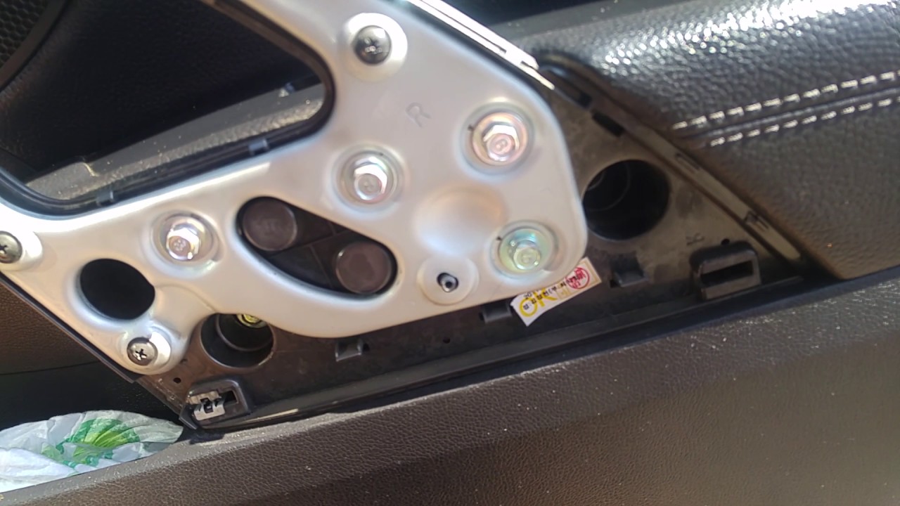 Desmontar panel puerta Hyundai Veloster Parte 2