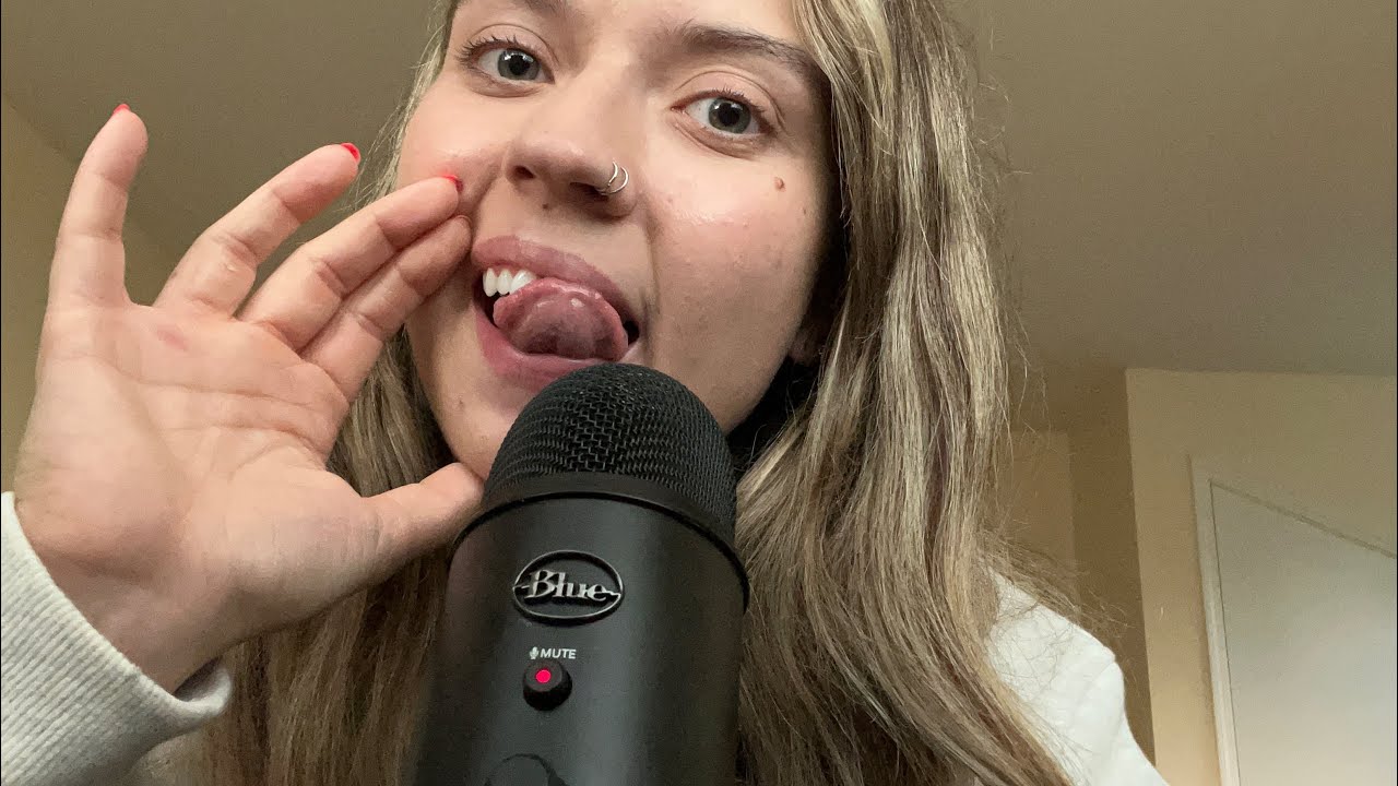 ASMR|  Chewing Mouth Sounds/ Finger licklng/ sucklng