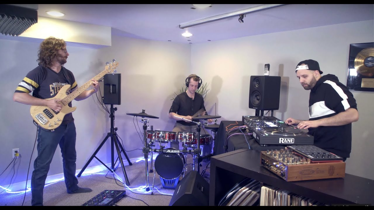 Vekked & The Real Musicians - Turntablist vs. Funk Band