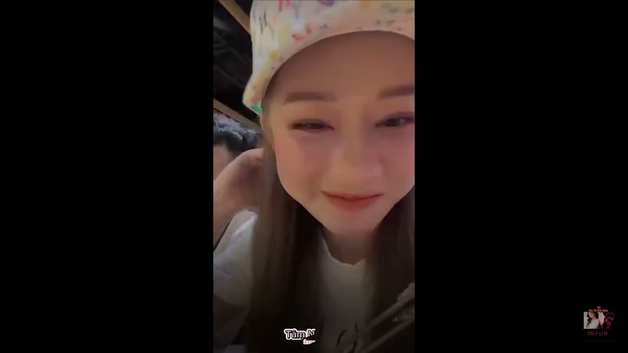 Út Nhị Live nói chuyện với fan