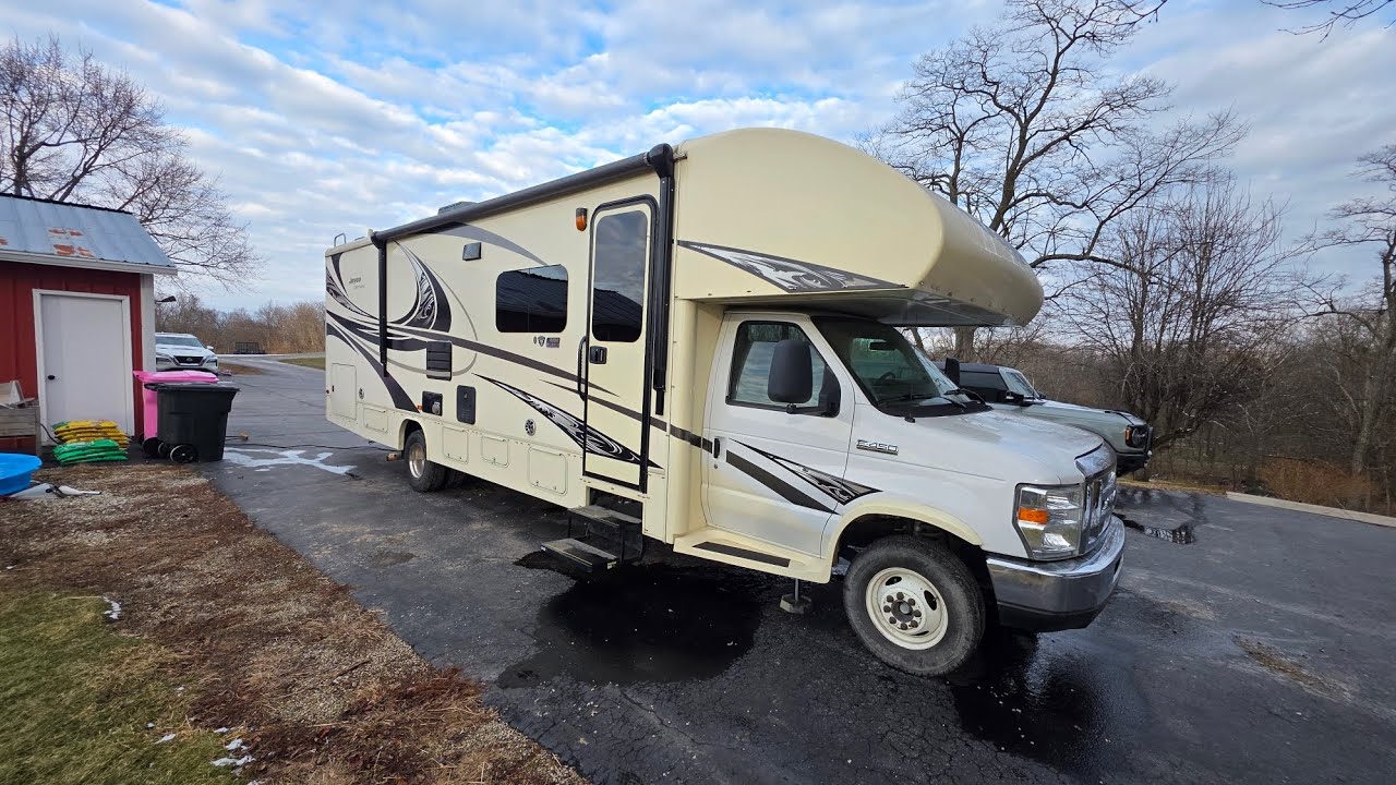 2017 Jayco Greyhawk 29MV Excellent Condition! 
