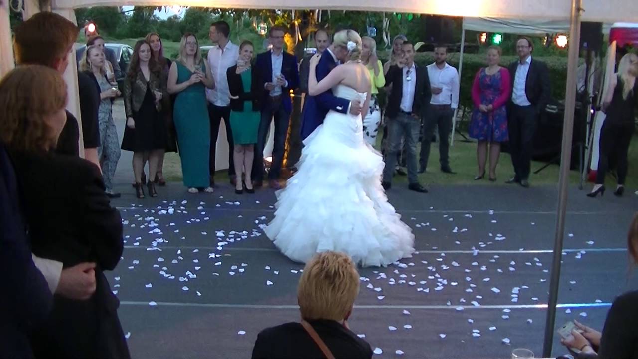 Bruid wordt verrast door haar bruidegom! - Thyger dance creations