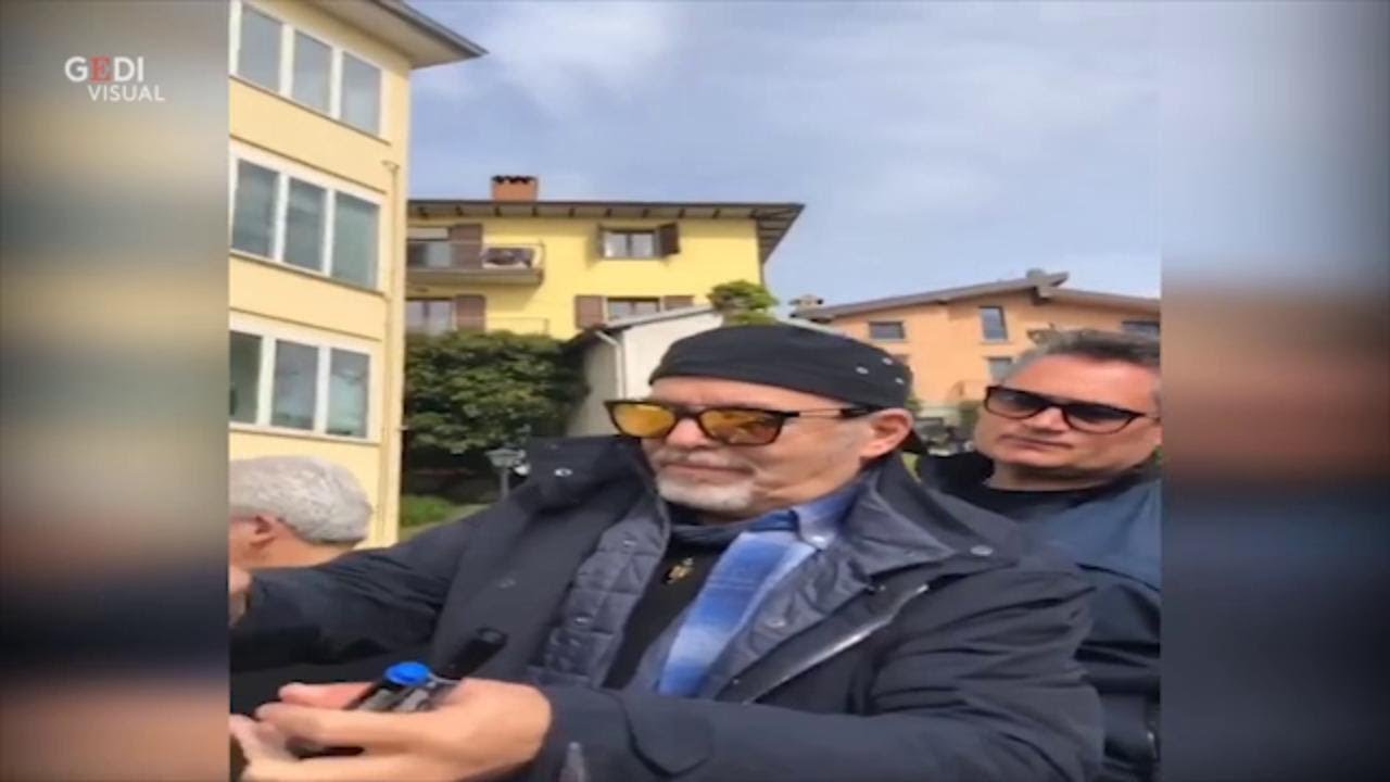 Vasco Rossi, Pasqua a Zocca con mamma Novella e i... fans