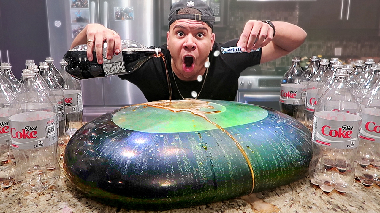 WUBBLE BUBBLE DIET COKE MENTOS EXPERIMENT! *EXPLOSION*