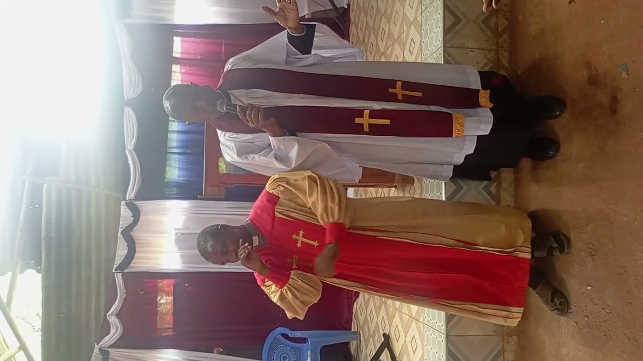 Holly commion service makele