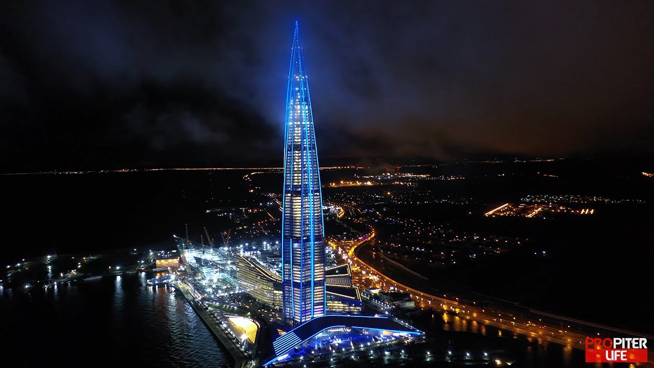 Лахта центр ночью в цветах Зенита (Lakhta center at night in Zenith colors 4k)