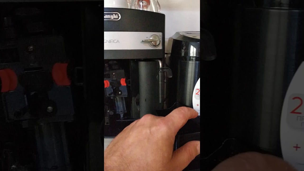 DeLonghi Извлекаем заклинивший блок. how to remove a jammed coffee brewing unit