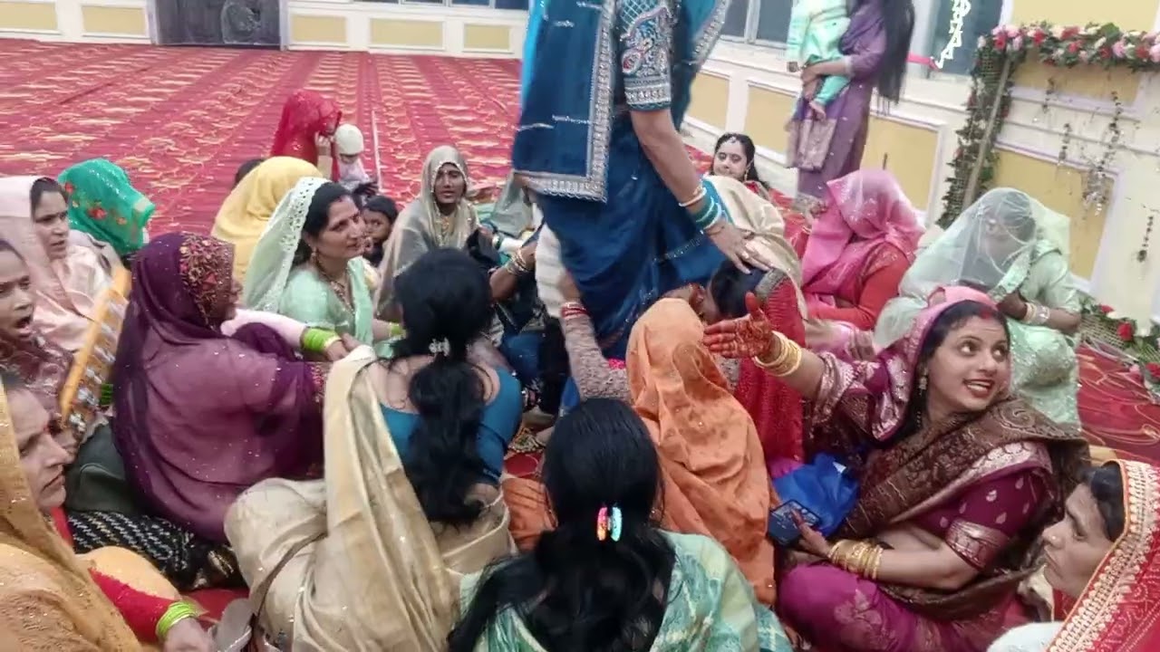 शादी में धमाल मचाया भाभी ओर ननद ने 😀 भात गीत 🥰 गाकर खूब हंसाया 😀🥰🥰👍