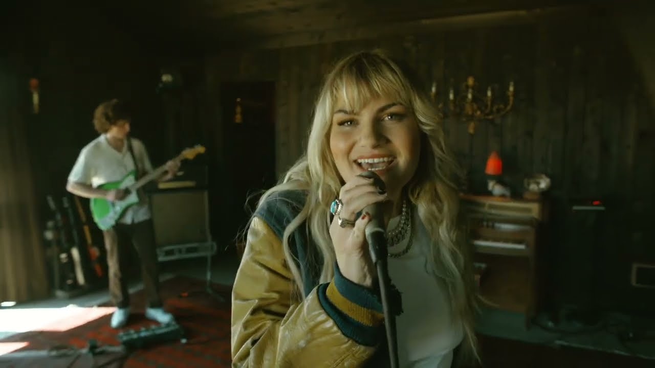 Maddie Zahm - Lady Killer (Live in Joshua Tree)