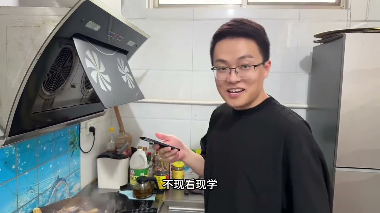 过生日那天五舅搞了只大鹅，我老公要展示一下自己的厨艺炖大鹅，很有做饭天赋，炖的大鹅很好吃，下次还让他做饭#记录真实生活 #日常vlog #铁锅炖大鹅 #老公做饭 #婚后男人真实现状 @DOU+小助手