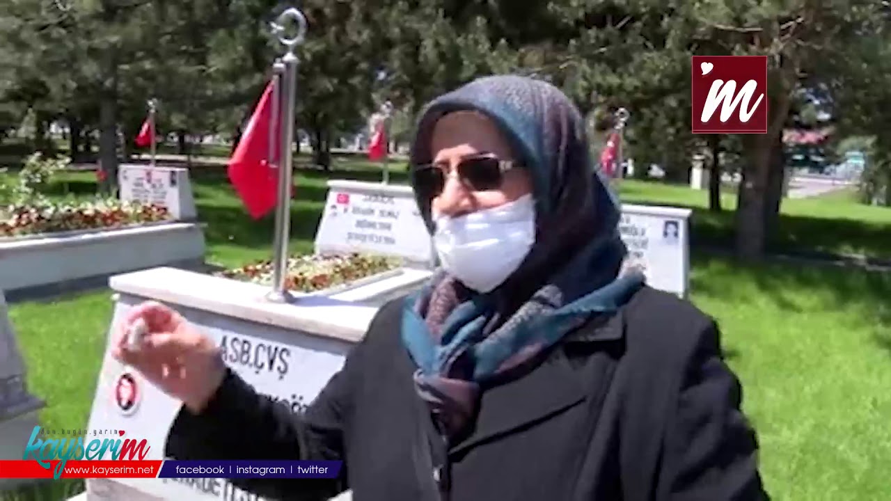 Şehit annesini, oğlunun mezarına polis götürdü