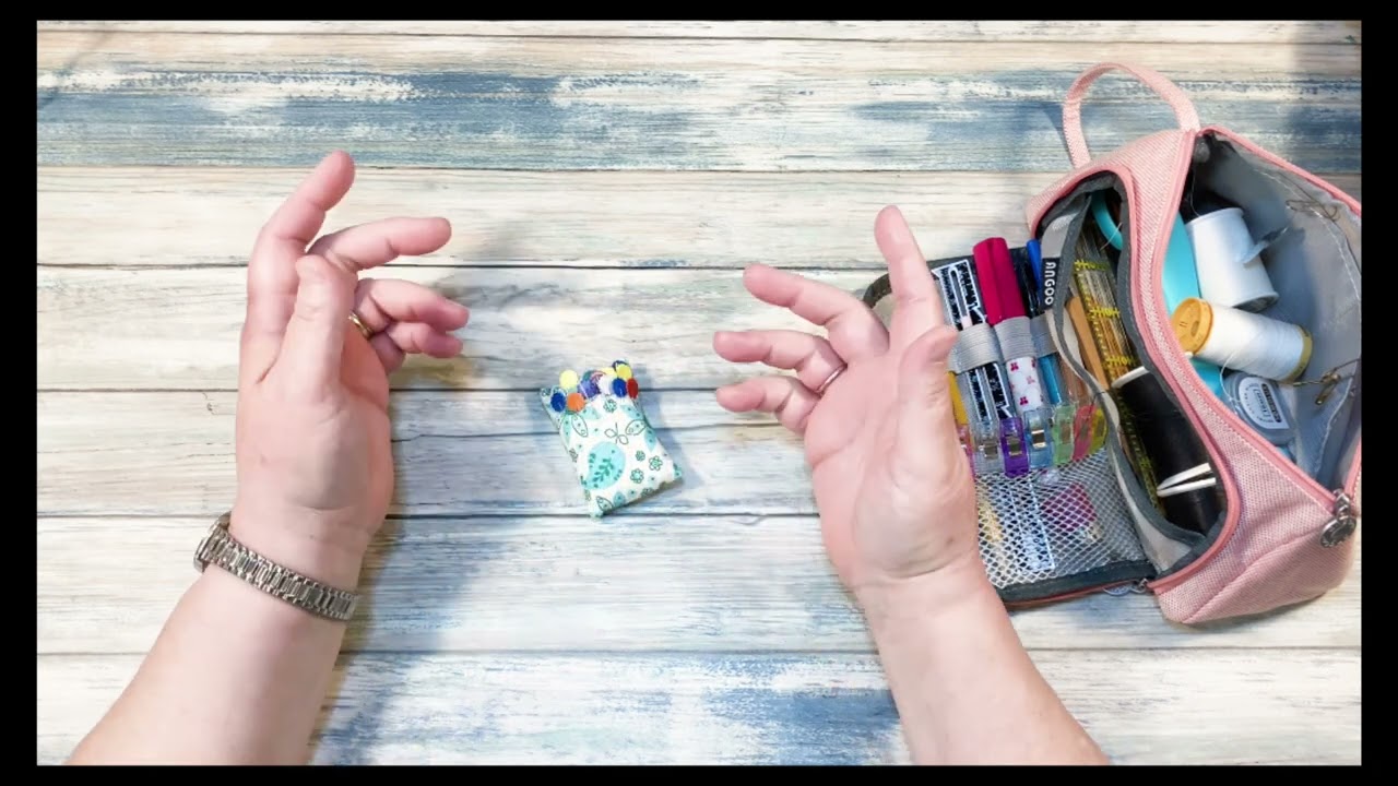 WHAT'S IN MY HAND SEWING KIT?