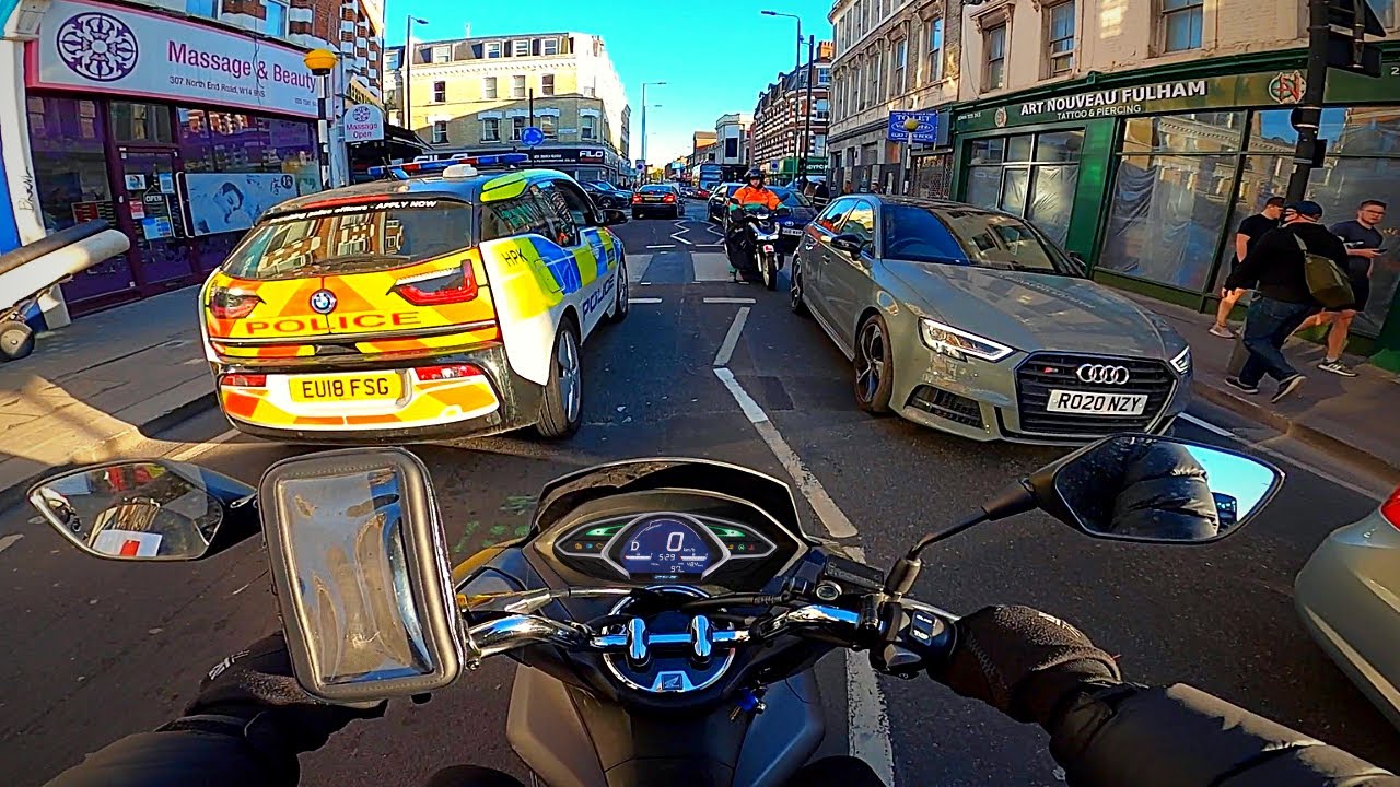 Honda PCX 125 - Filtering LONDON traffic