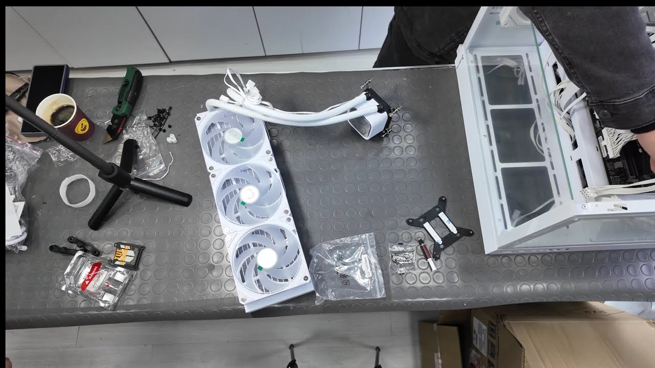 MSI MAG Coreliquid A13 360 White – En İyi 360mm Sıvı Soğutma Performansı! KUTU AÇILIŞI.