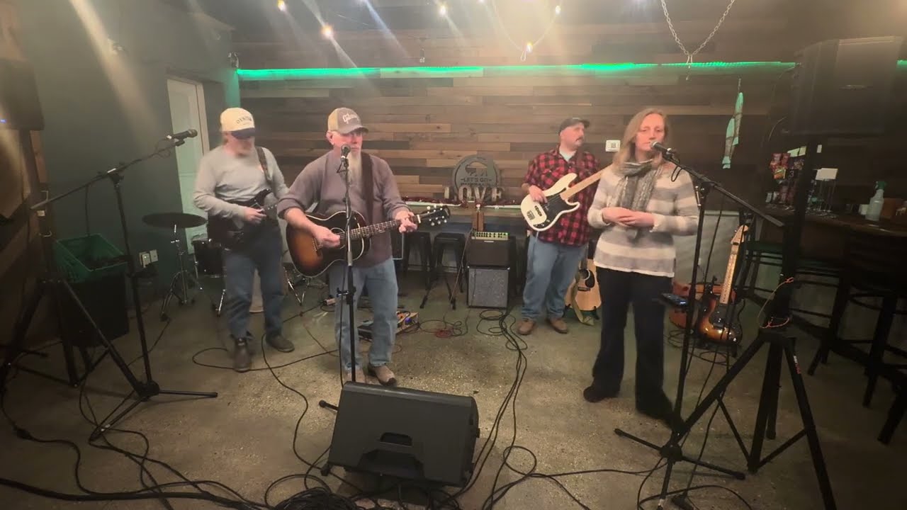 Robbie & Co.  1  February 4, 2026 @MobjackTavernOpenMic #robbie #robert #jonathan #gracie