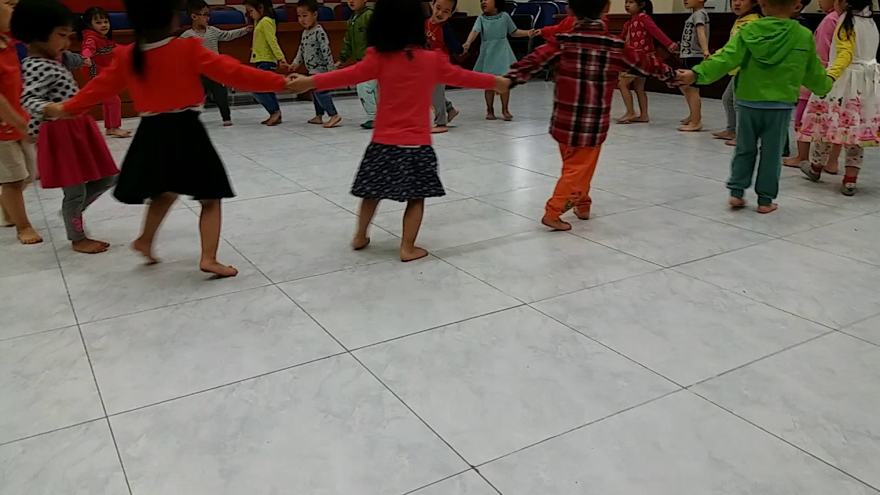 TRÒ CHƠI BÓNG TRÒN TO - C3 Trường Mầm Non Yên Sở 20170418 092550