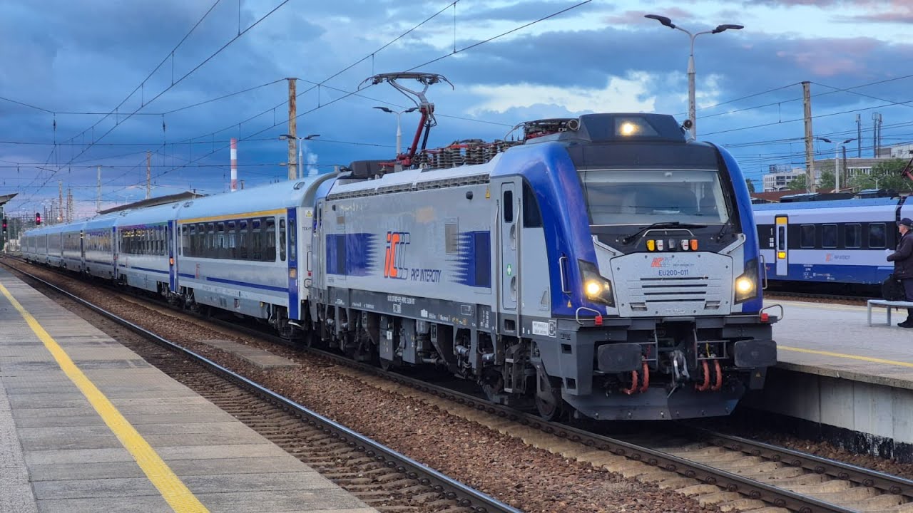 Wieczorne pociągi na stacji Warszawa Wschodnia - Maj 2025