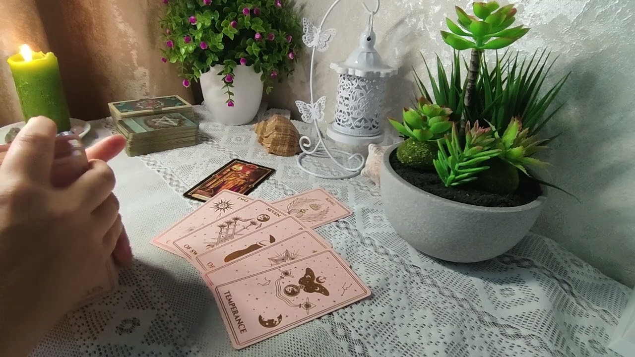 ❗🔮Кто о вас много думает⁉️Расклад таро на 4 Королевы💯🎁♥️