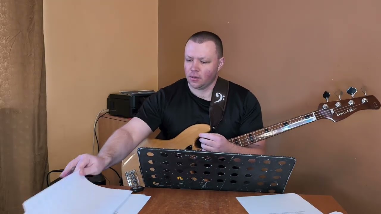 Vasyl Palyadnik. Bass guitar 