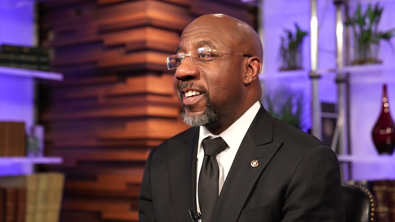 Выслушайте выступление сенатора преподобного Рафаэля Уорнока.