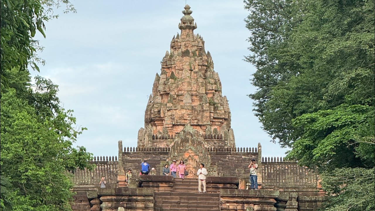 มหัศจรรย์พนมรุ้ง พระอาทิตย์ขึ้นตรง 15 ช่องประตูปราสาทหินพนมรุ้ง อ.เฉลิมพระเกียรติ จ.บุรีรัมย์