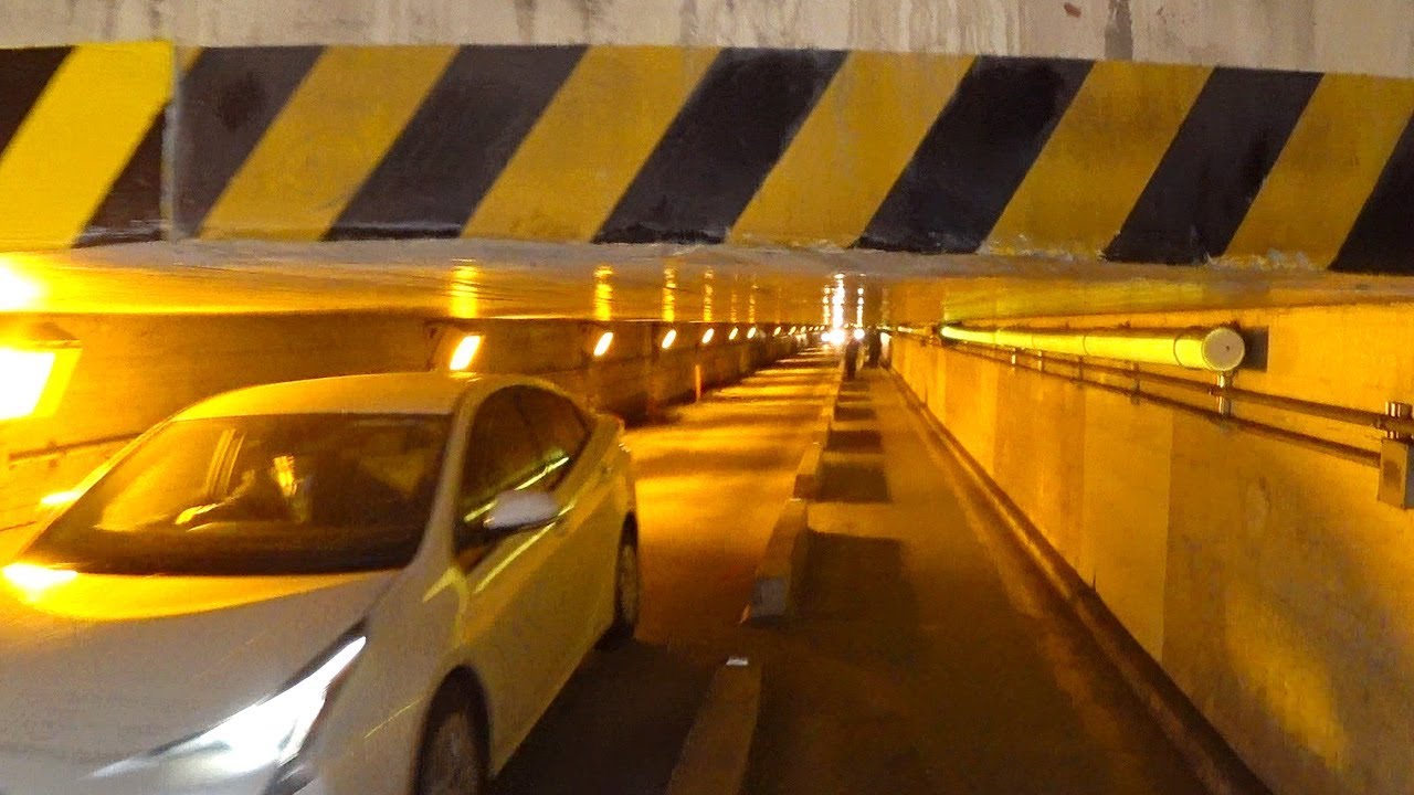 「都心の異空間」高さ制限1.5ｍの線路下ガード 「高輪橋架道橋」を歩いてみた