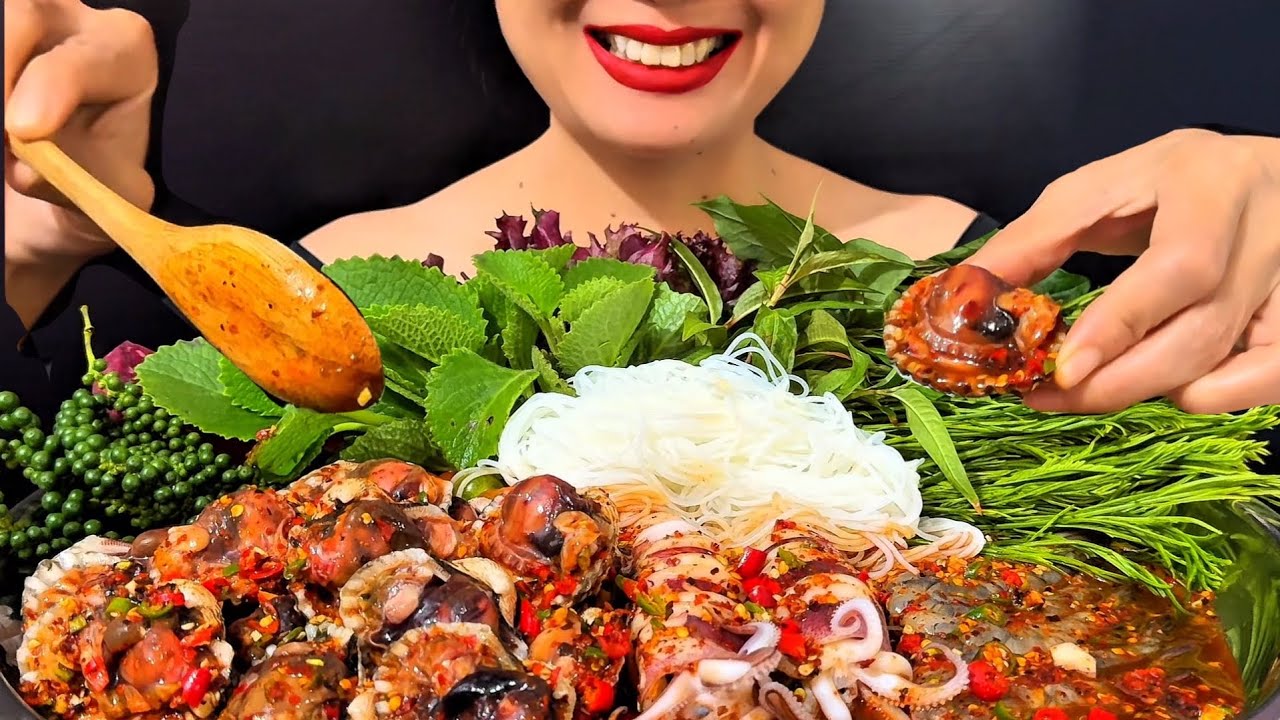 Thaifood ASMR เหลาพริกปลาร้า ผักยกสวน น้ำยำเข้มข้น Seafood salad with fermented fish MUKBANG show
