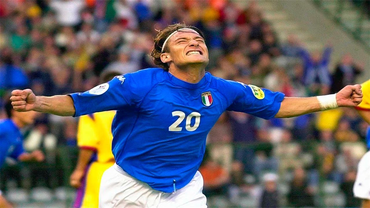 Francesco Totti vs Romania | Playmaker Magic & Stunning Goal &ndash; EURO 2000 Quarter-Final!