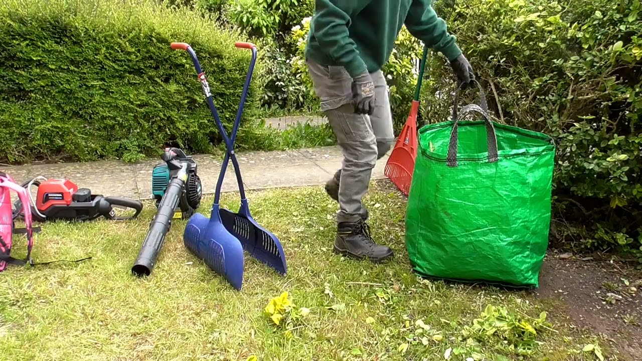 Tidying up a Garden in need | Hedges and edges (Part 2)